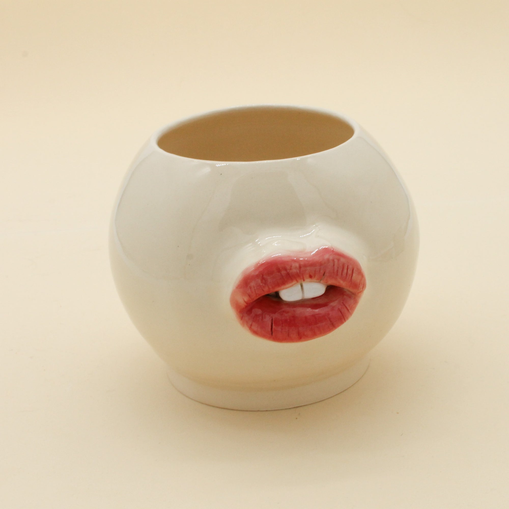 Big Ceramic Piece with Lips